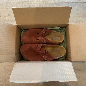 Birkenstock Boston clog soft bed in wonderful condition and a great deal.